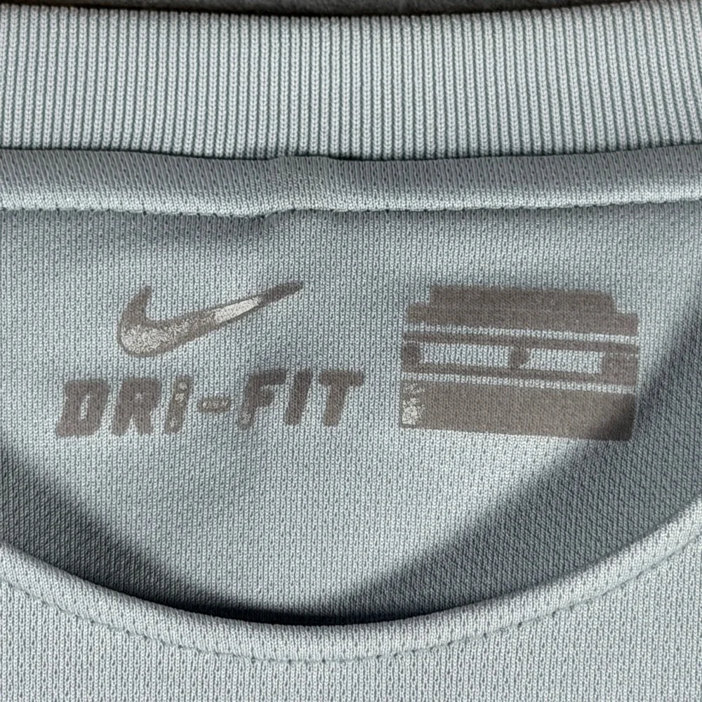 Nike Mens Dri-FIT Soccer Training Jersey Gray Striped Long Sleeve 725882-043 S